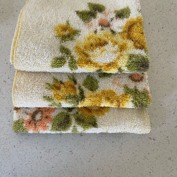 Fieldcrest Other - Vintage  3  Cotton Fieldcrest Floral washcloths! Good shape!